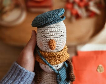 Christmas Snowman Crochet Pattern PDF – Vincent the Snow Mailman – Amigurumi Christmas Decor (English, Portuguese and Spanish)