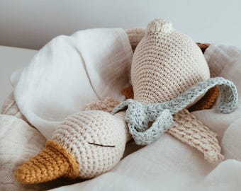 Goose Amigurumi Crochet Pattern PDF: Baby Lovey Tadeo, Security Blanket, Amigurumi Goose (in English, Portuguese, Spanish)