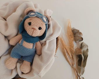 Aviator Bear Amigurumi Crochet Pattern PDF: Otto Vintage Teddy (in English & Portuguese)