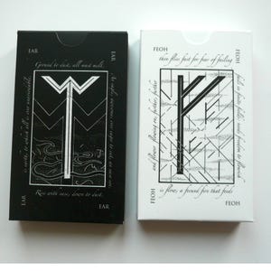 Conjunto de cartas duplas de runas inglesas (66 cartas, 33 brancas e 33 pretas)