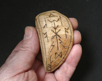 Talismán de bolsillo. Madera de roble. «Contra la locura y el engaño» (074)