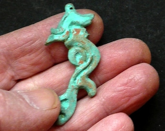 Espíritu del río, talismán de bronce patinado.