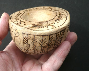 Cuenco de meditación de serbal 'Estrella y Piedra'.