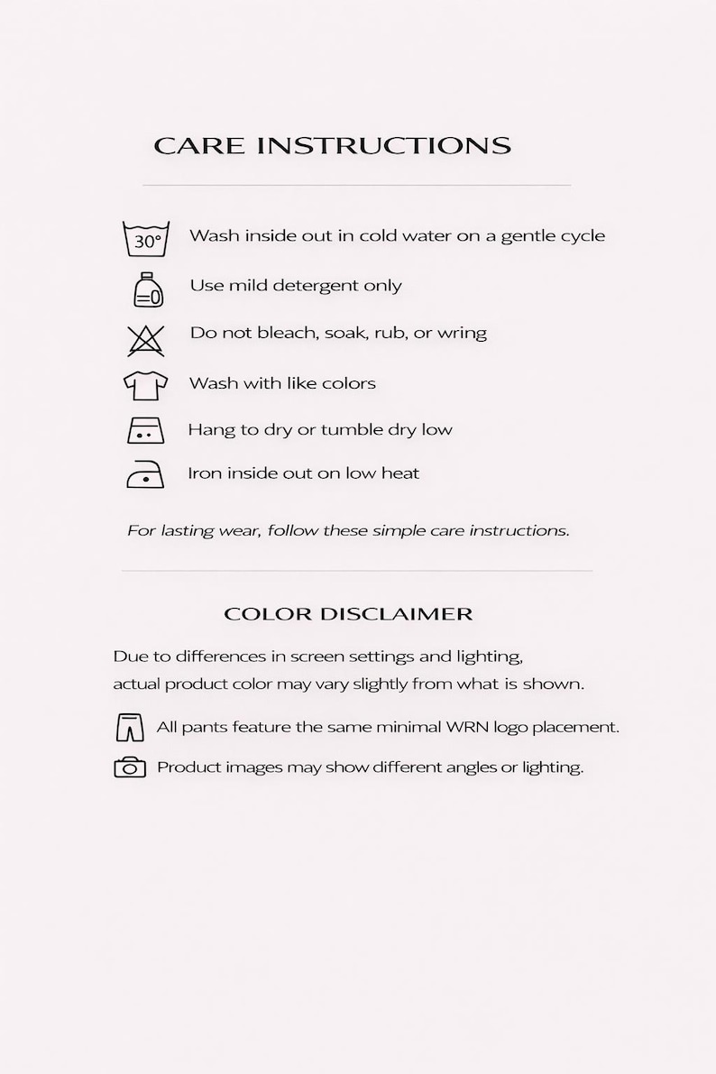 K&ouml;nnte beinhalten: Eine wei&szlig;e Informationskarte mit den &Uuml;berschriften CARE INSTRUCTIONS und COLOR DISCLAIMER. Sie enth&auml;lt Waschsymbole und Anweisungen zum Waschen auf links in kaltem Wasser, zur Verwendung von Feinwaschmittel, zum Bleichverzicht sowie zum Trocknen und B&uuml;geln.