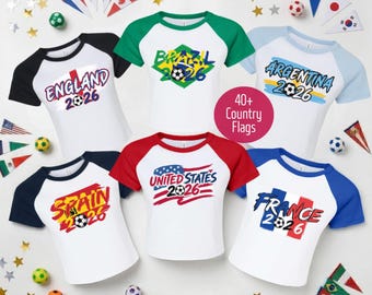 Koszulka dziecięca z nadrukiem "Mistrzostwa Świata 2026 Country Raglan", koszulka Bella Canvas z lat 90. z nadrukiem "Mistrzostwa Świata 2026 Brazylia", koszulka z flagami piłkarskimi, spersonalizowana koszulka z krótkim rękawem z okazji Mistrzostw Świata 2026