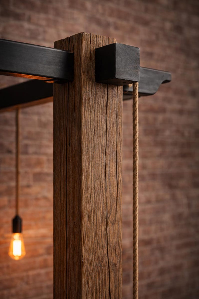Four Poster Bed Detail