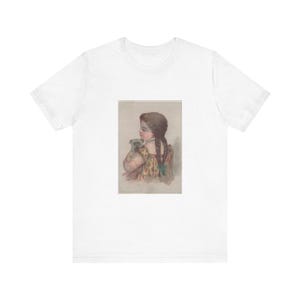 Maglietta unisex con cartolina vintage, maglietta con bambina che tiene in braccio un carlino, top in stile retrò, regalo per amanti dei cani, maglietta a maniche corte, vita da carlino