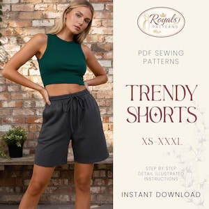 Puede incluir: Una mujer con un top corto verde oscuro y pantalones cortos grises con cintura con cordón. La imagen incluye texto: "Royals Patterns", "Trendy Shorts" y "XS-XXXL".