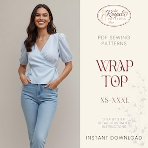 Könnte beinhalten: Hellblaues Wickel-Top mit kurzen Puffärmeln und Bindeband. Das Bild enthält den Text "WRAP TOP" und "XS-XXXL" sowie "PDF SEWING PATTERNS" und "INSTANT DOWNLOAD".