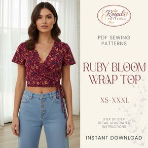 Può includere: Un top a portafoglio bordeaux con motivo floreale, abbinato a jeans azzurri. Il top ha maniche corte e scollo a V. Il testo "RUBY BLOOM WRAP TOP" e "XS-XXXL" è visibile. L'immagine include anche il testo "PDF SEWING PATTERNS" e "INSTANT DOWNLOAD".