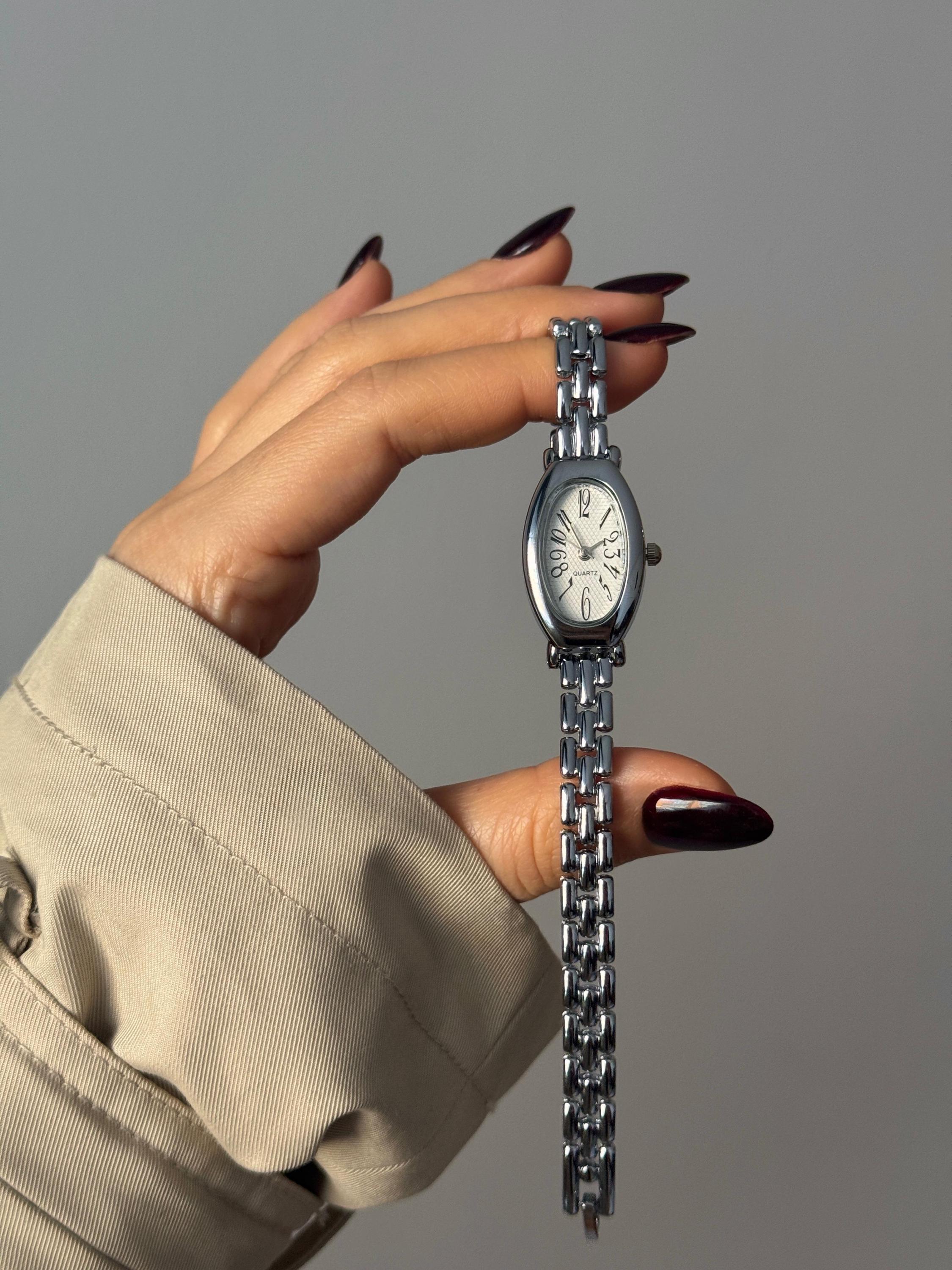 Dainty Oval Watch Silver - Etsy display picture 2