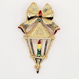 GERRY&#39;S Christmas Pin Brooch Vintage, Christmas Candle Lantern Brooch, Candle Light Post Brooch Signed Christmas Pin