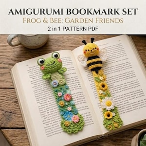 Op de afbeelding: Twee handgemaakte amigurumi-bladwijzers: een groene kikker en een geelzwarte bij. De kikkerbladwijzer heeft een lachend gezicht en is versierd met bloemen. De bijenbladwijzer heeft vleugels en is versierd met zonnebloemen en madeliefjes. De bladwijzers liggen op een open boek.