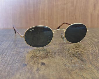 Occhiali da sole ovali vintage Ray Ban BL W2108 in metallo dorato, fabbricati negli Stati Uniti.