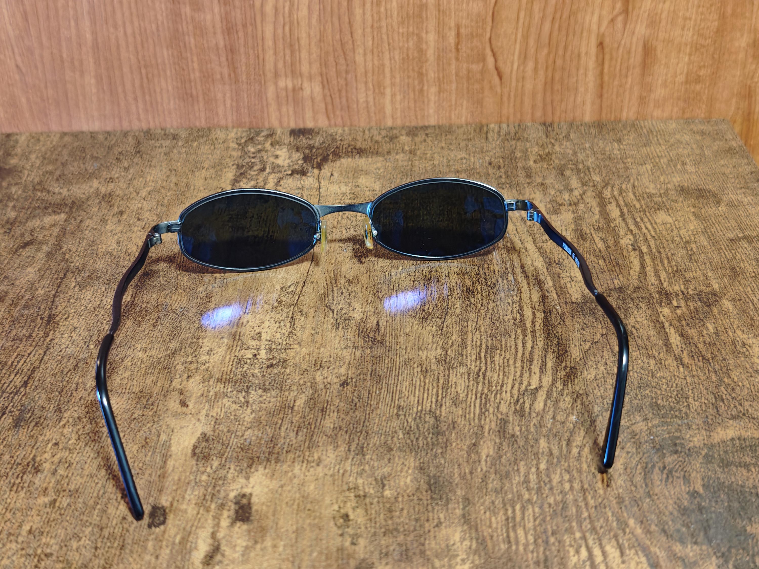 Lot - A pair of Vuarnet France Pouilloux sunglasses, in leather case