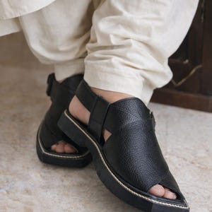 Men’s Black Leather Square Toe Sandals Handmade Kaptaan Chapel Size 8.5 Handmade Chestnut Brown Kaptaan Chappal | Traditional  main image 4