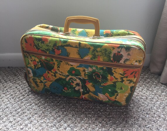 Vintage 70s Floral Suitcase Set (2)
