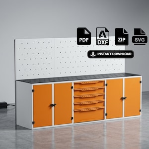 Pode incluir: Uma bancada de trabalho branca e laranja com dois armários laterais com portas, uma coluna central de cinco gavetas e um painel perfurado branco. Ícones de ficheiros PDF, DXF, ZIP e SVG são exibidos com o texto INSTANT DOWNLOAD.