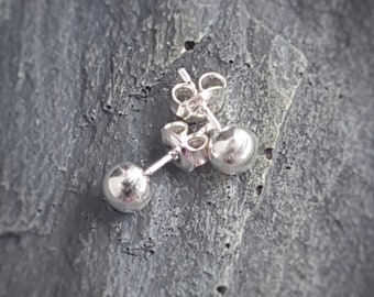 Petites boucles d’oreilles Silver Ball Stud, Boucles d’oreilles en argent sterling, Boucles d’oreilles Post, Boucles d’oreilles rondes Push Back, Boucles d’oreilles Ball, Lobe d’oreille Minimal Dainty