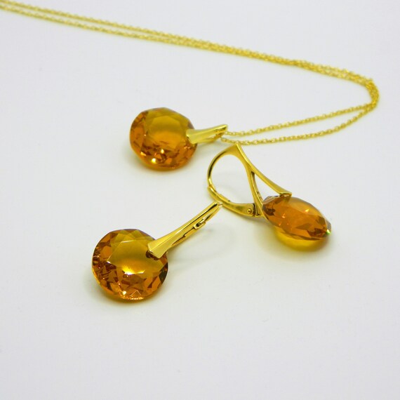 November Scorpio Topaz BIRTHSTONE 