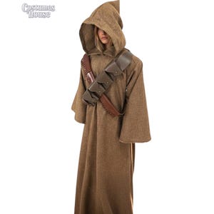 Puede incluir: Un disfraz de túnica con capucha marrón con un cinturón a juego con bolsillos. El disfraz tiene mangas largas y un dobladillo hasta el suelo. El logotipo de "Costumes House" es visible en la esquina superior izquierda. Este disfraz es adecuado para cosplay o eventos temáticos.