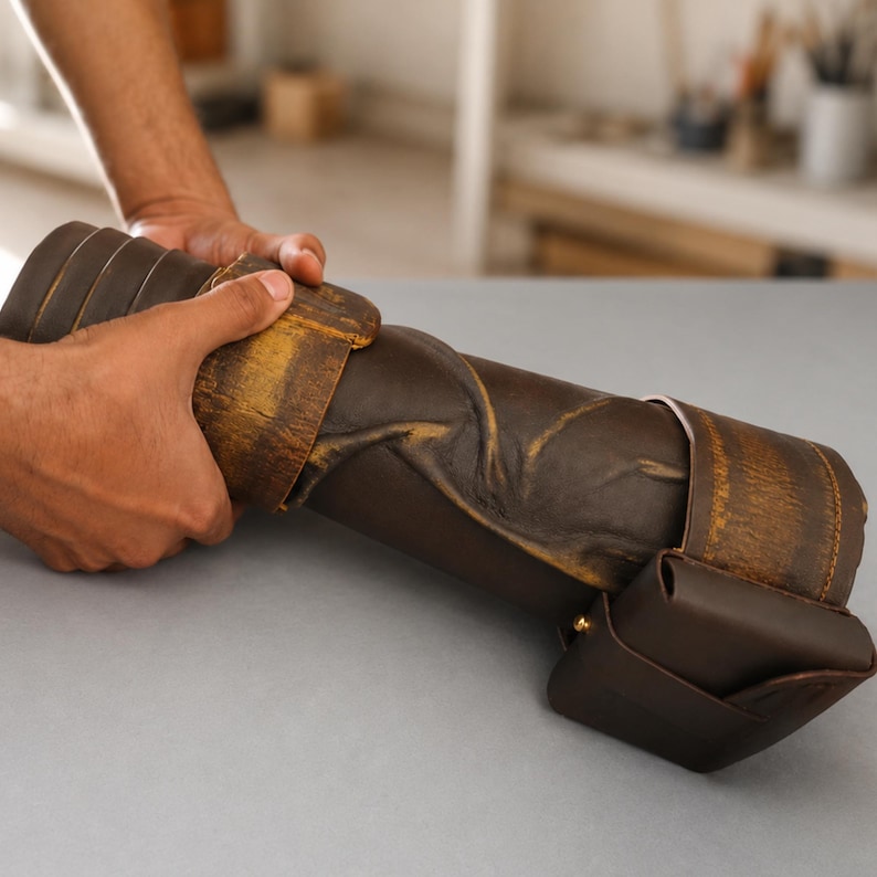 Mandalorian Din Djarin Äkta Läder Benrustning | Handgjord Star Wars Cosplay Rekvisita Anpassad Passform bild 4