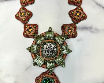 The Carolingian Necklace in Savannah color way KIT