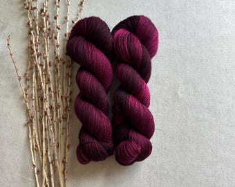 Burgund 100% Non-Superwash Merino Fingering 100g Skein