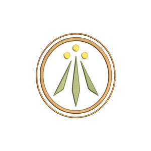 Puede incluir: Un emblema circular con un borde dorado de doble línea. Dentro del círculo, tres puntas de color verde claro en forma de diamante alargado están dispuestas verticalmente, rematadas por tres pequeños círculos amarillos sólidos en triángulo.