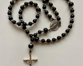 Rosario católico negro personalizable, hecho a mano, rosario de oración con cuentas, regalo cristiano para primera comunión, confirmación, bautismo, cumpleaños.