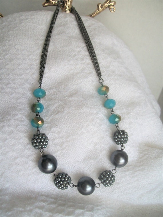 Gray Choker Nita Mother of Pearl Necklace