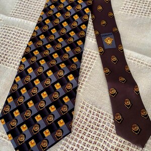 1990s Baroque Gianni Versace Luxury Silk Tie - Black Gold Medusa Pattern - RARE Vintage from Private Collection | near mint image 6