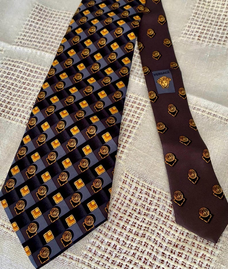 1990s Baroque Gianni Versace Luxury Silk Tie - Black Gold Medusa Pattern - RARE Vintage from Private Collection | near mint image 6