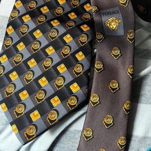1990s Baroque Gianni Versace Luxury Silk Tie - Black Gold Medusa Pattern - RARE Vintage from Private Collection | near mint image 4