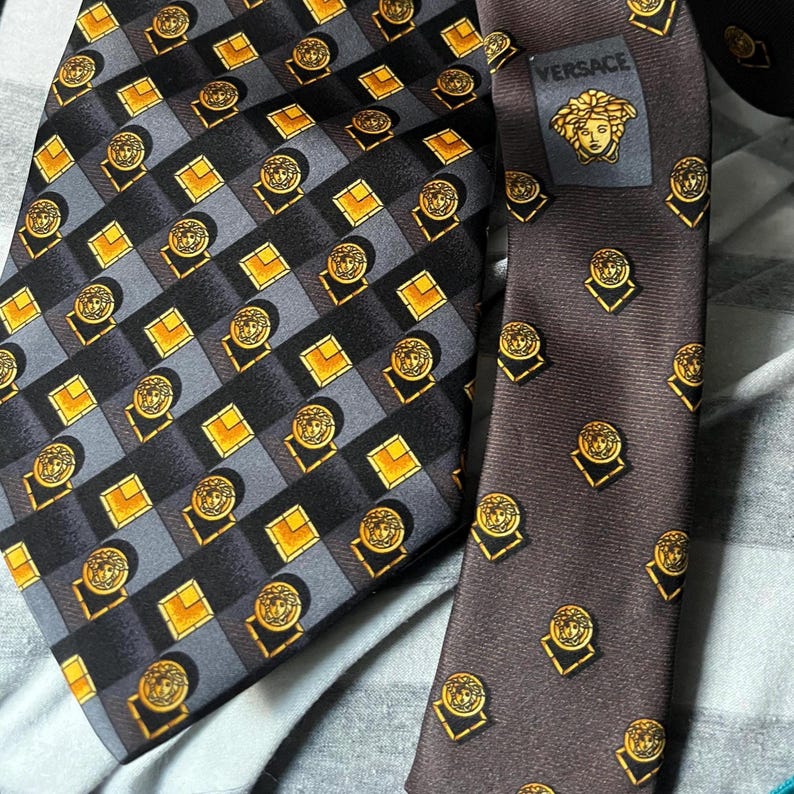 1990s Baroque Gianni Versace Luxury Silk Tie - Black Gold Medusa Pattern - RARE Vintage from Private Collection | near mint image 4