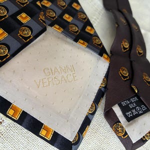 1990s Baroque Gianni Versace Luxury Silk Tie - Black Gold Medusa Pattern - RARE Vintage from Private Collection | near mint image 3