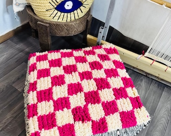 Puf marroquí de lana rosa hecho a mano – Cojín de suelo otomano bereber