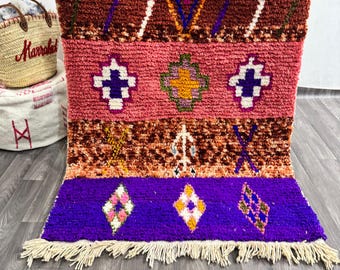 Levendig Azilal-tapijt: kleurrijk berbermarokkaans wollen tapijt