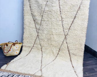 Tętniący życiem dywan Azilal: kolorowy berberyjski dywan wełniany z Maroka