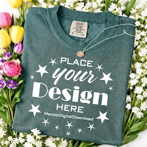 Puede incluir: Un letrero de madera rústica con el texto "Welcome to our home" en letras blancas. El letrero presenta un acabado envejecido y un diseño simple y acogedor, ideal para un porche o entrada.