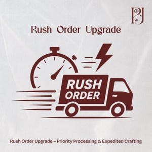 Può includere: Un grafico rosso scuro su sfondo bianco con un cronometro, un fulmine e un camion per le consegne. Il testo recita Rush Order Upgrade e Rush Order. In basso, il testo recita Rush Order Upgrade – Priority Processing & Expedited Crafting.