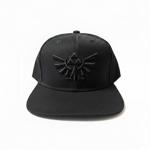 Ręcznie robiona, czarna, trójwymiarowa czapka typu snapback Triforce | Minimalistyczna, w 100% bawełniana czapka gracza inspirowana Zeldą