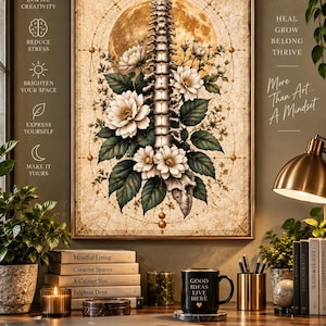 Puede incluir: Una lámina de arte mural enmarcada que muestra una columna vertebral humana centrada sobre una gran luna dorada, rodeada de flores blancas y hojas verdes. La lámina incluye líneas geométricas y el texto BEAUTIFUL MIND OFFICE COLLECTION.