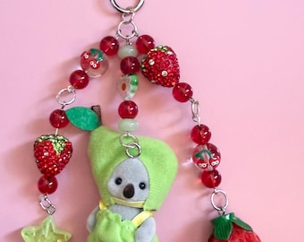 Ręcznie robiony brelok z motywem kaliko – Baby Strawberry Koala Pear