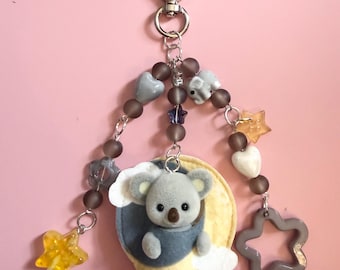Ręcznie robiony brelok z kaliko-stworzeniami - Baby Koala Milky Way Moon