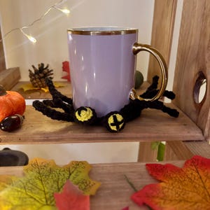 Funny Squashed Spider Coaster Crochet Pattern PDF, Spooky Halloween Amigurumi Mug Rug, Easy Goth Fall Table Decor Digital Download