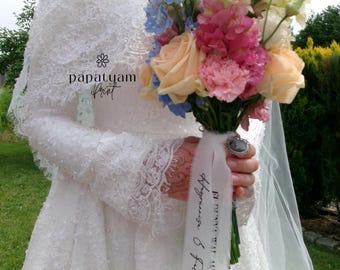 Personalisiertes Brautstraußband aus Chiffon – Hochzeitsband mit Namen & Datum