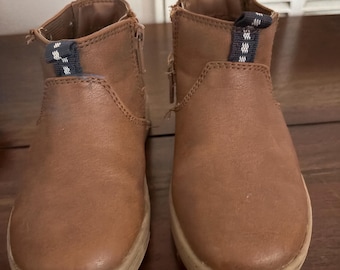 Cat and Jack Toddler Lucas Chelsea Boots size 8T Brown Tan