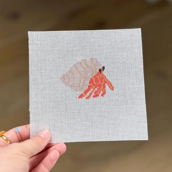 Lienzo de tapicería con cangrejo ermitaño pintado a mano – Coastal Mini NDLPT