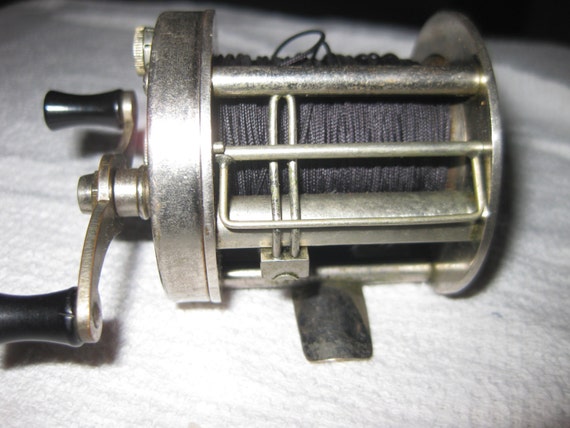 Vintage South Bend 550 Level Wind Casting Reel Collectible ON SALE